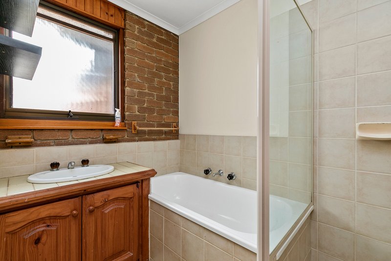 Photo - 28 Grant Avenue, Werribee VIC 3030 - Image 8