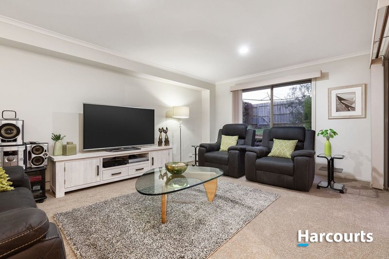 Photo - 28 Grantham Crescent, Berwick VIC 3806 - Image 6