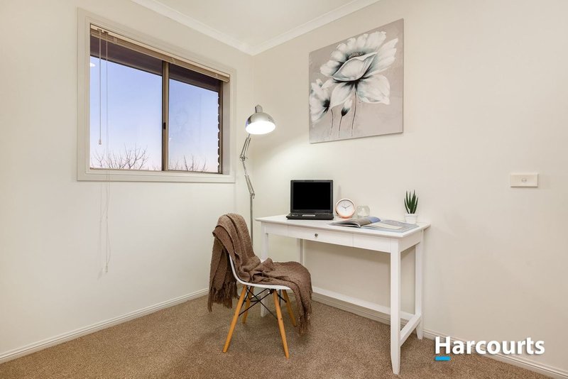 Photo - 28 Grantham Crescent, Berwick VIC 3806 - Image 12