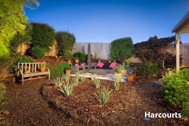 Photo - 28 Grantham Crescent, Berwick VIC 3806 - Image 14