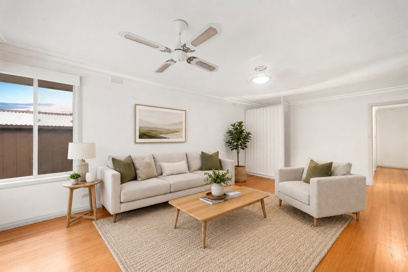 Photo - 28 Grayson Drive, Scoresby VIC 3179 - Image 2