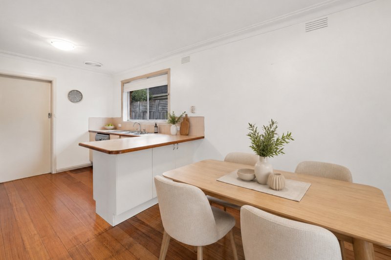 Photo - 28 Grayson Drive, Scoresby VIC 3179 - Image 4