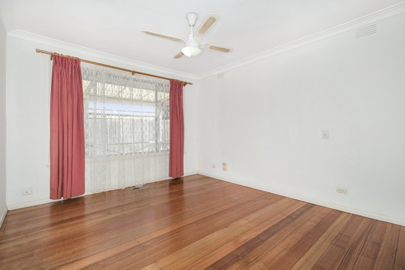 Photo - 28 Grayson Drive, Scoresby VIC 3179 - Image 5