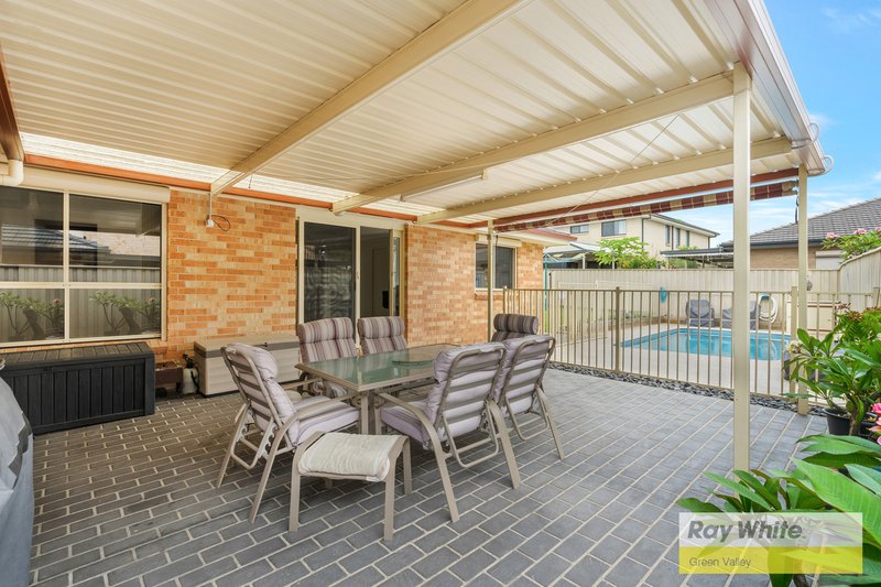 Photo - 28 Graziers Way, Carnes Hill NSW 2171 - Image 12