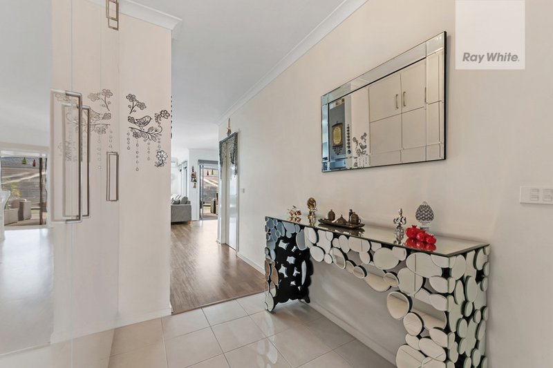 Photo - 28 Greenham Avenue, Craigieburn VIC 3064 - Image 2