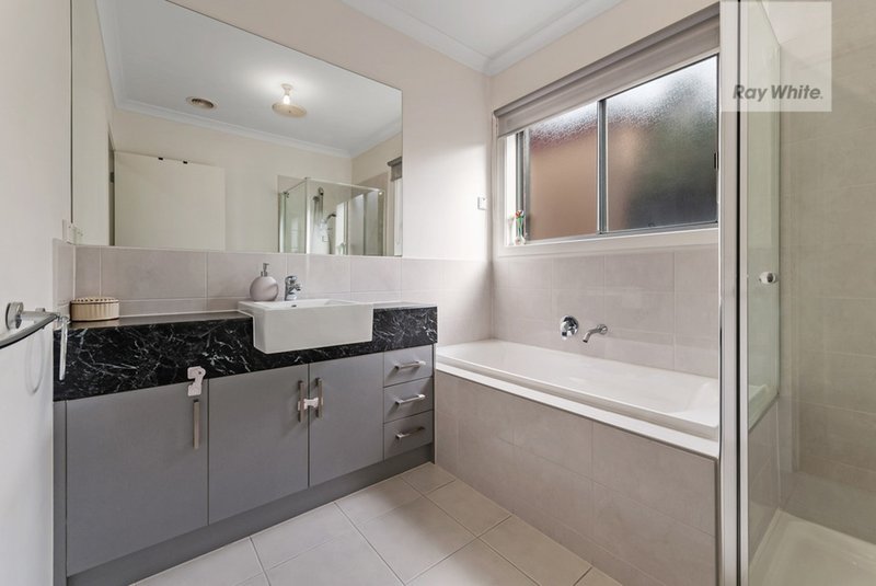 Photo - 28 Greenham Avenue, Craigieburn VIC 3064 - Image 12