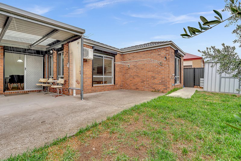 Photo - 28 Greenham Avenue, Craigieburn VIC 3064 - Image 10