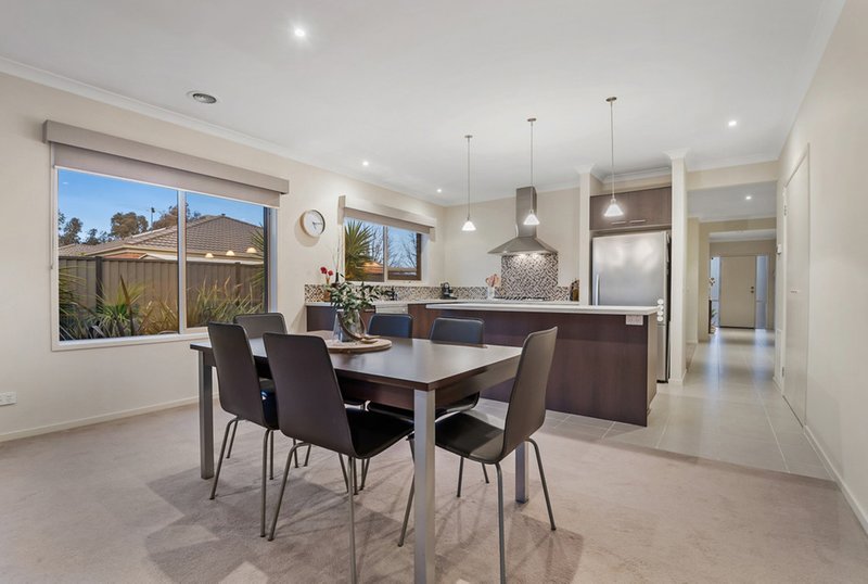 Photo - 28 Grevillea Street, Craigieburn VIC 3064 - Image 9