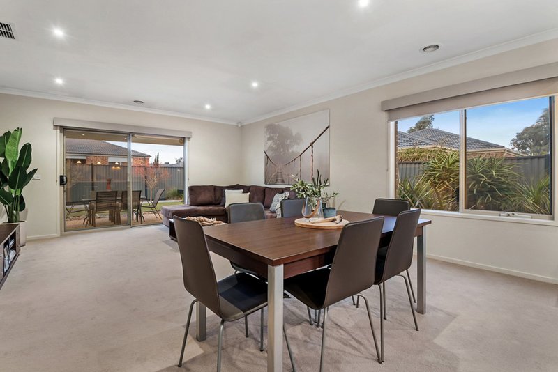 Photo - 28 Grevillea Street, Craigieburn VIC 3064 - Image 10