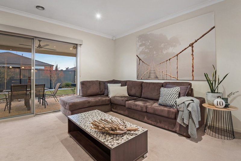 Photo - 28 Grevillea Street, Craigieburn VIC 3064 - Image 11