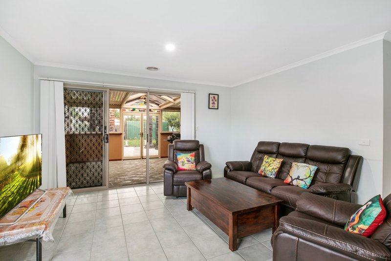 Photo - 28 Grice Quadrant, Pakenham VIC 3810 - Image 6