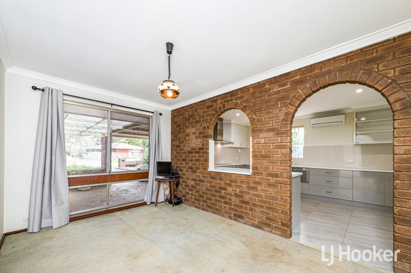 Photo - 28 Griffith Way, Thornlie WA 6108 - Image 4
