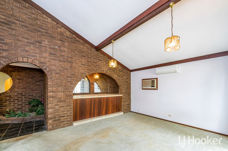 Photo - 28 Griffith Way, Thornlie WA 6108 - Image 12