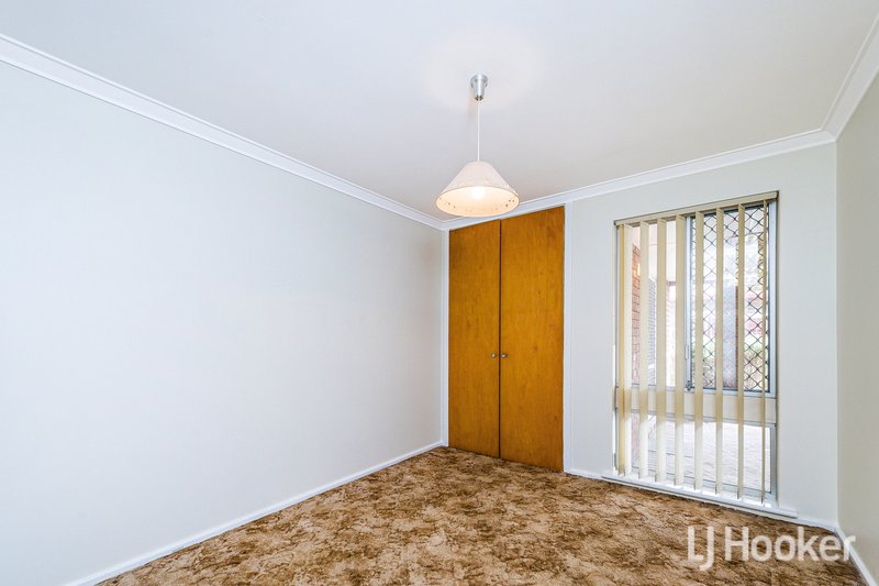Photo - 28 Griffith Way, Thornlie WA 6108 - Image 17