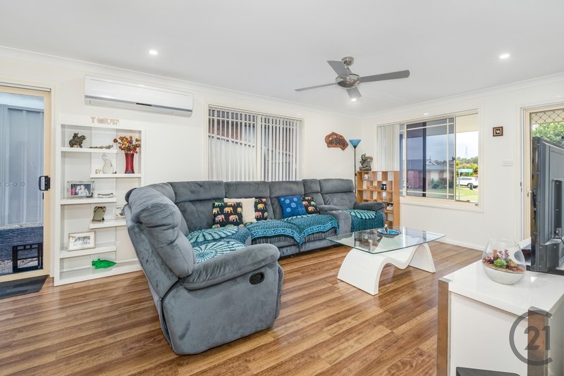 Photo - 2/8 Grove Place, Cameron Park NSW 2285 - Image 4