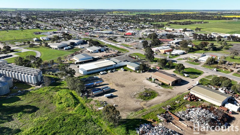 Photo - 28 Hamilton Road, Horsham VIC 3400 - Image 8