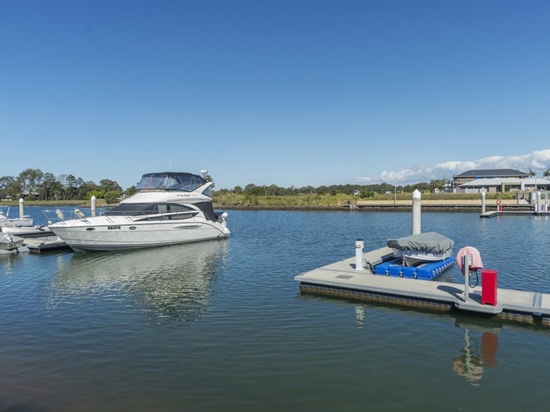 Photo - 28 Harbour Rise, Hope Island QLD 4212 - Image 3