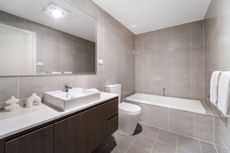 Photo - 28 Harcourt Avenue, East Hills NSW 2213 - Image 7