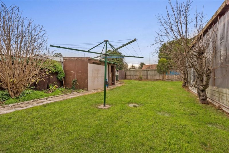 Photo - 28 Harpur Road, Corio VIC 3214 - Image 5