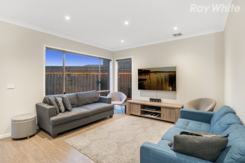 Photo - 28 Havenstone Drive, Keysborough VIC 3173 - Image 2