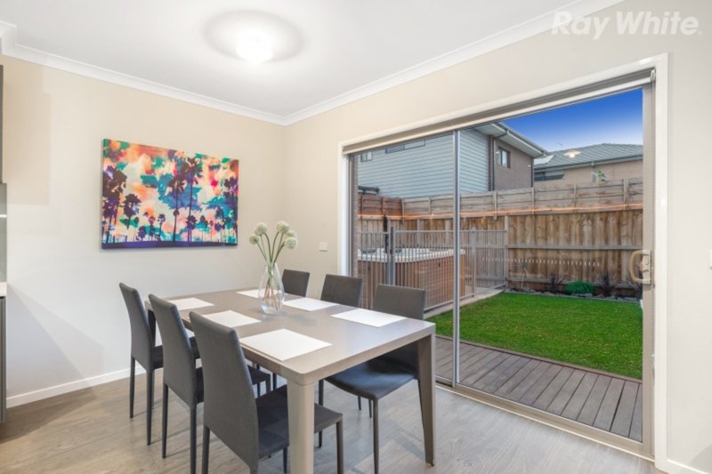 Photo - 28 Havenstone Drive, Keysborough VIC 3173 - Image 5