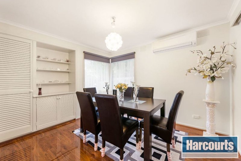 Photo - 28 Hawksburn Crescent, Wantirna South VIC 3152 - Image 4