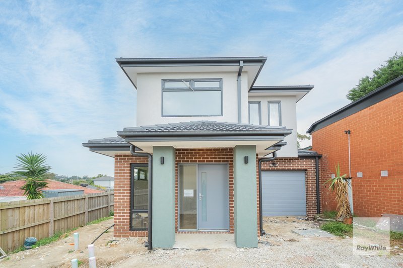 Photo - 2/8 Heatherdew Close, Endeavour Hills VIC 3802 - Image 1