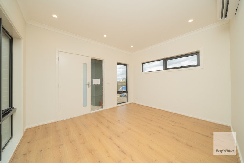 Photo - 2/8 Heatherdew Close, Endeavour Hills VIC 3802 - Image 5