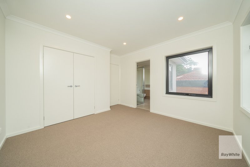 Photo - 2/8 Heatherdew Close, Endeavour Hills VIC 3802 - Image 6