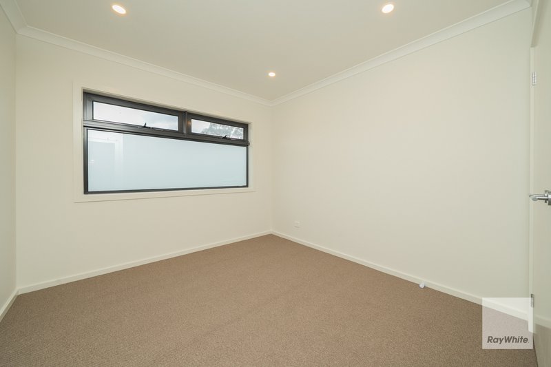 Photo - 2/8 Heatherdew Close, Endeavour Hills VIC 3802 - Image 7