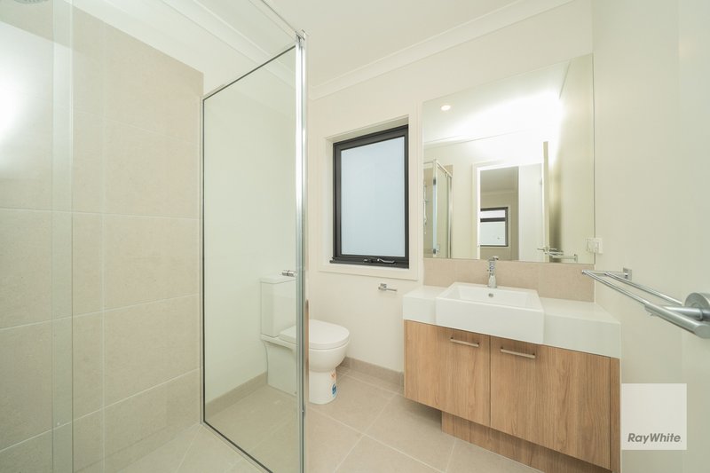 Photo - 2/8 Heatherdew Close, Endeavour Hills VIC 3802 - Image 9