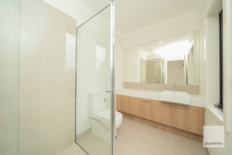 Photo - 2/8 Heatherdew Close, Endeavour Hills VIC 3802 - Image 10