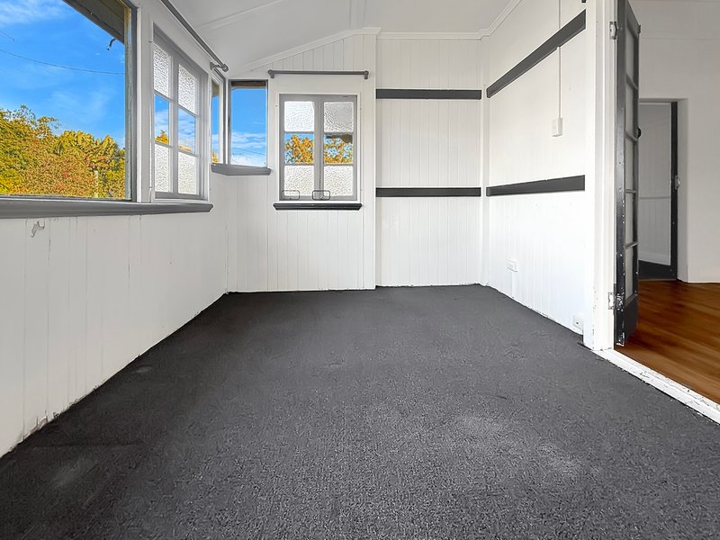 Photo - 28 Hendy Street, Woodford QLD 4514 - Image 8