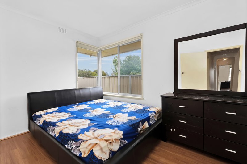 Photo - 28 Henry Street, Pakenham VIC 3810 - Image 7