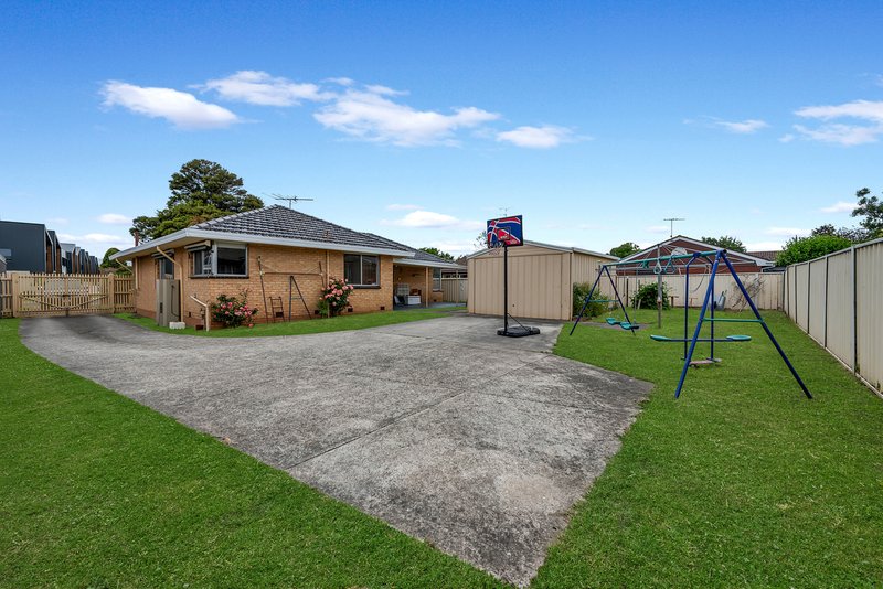 Photo - 28 Henry Street, Pakenham VIC 3810 - Image 12