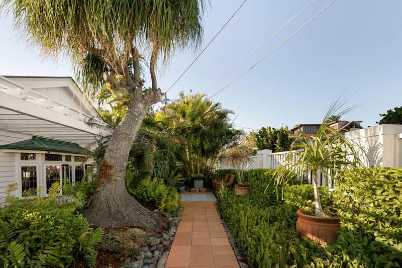Photo - 28 Henzell Terrace, Greenslopes QLD 4120 - Image 5