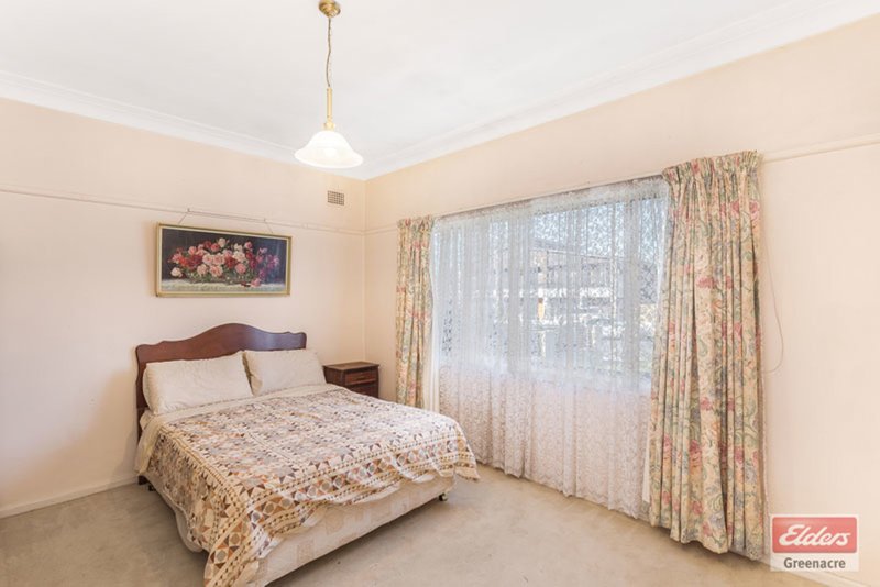 Photo - 28 Hewitt Street, Greenacre NSW 2190 - Image 4