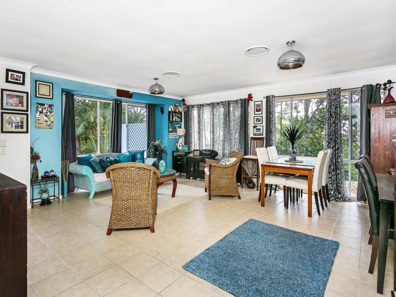 Photo - 28 Highbridge Rise, Mudgeeraba QLD 4213 - Image 4