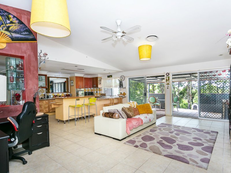 Photo - 28 Highbridge Rise, Mudgeeraba QLD 4213 - Image 6