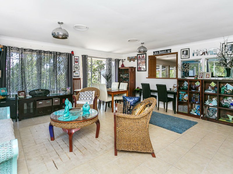 Photo - 28 Highbridge Rise, Mudgeeraba QLD 4213 - Image 2