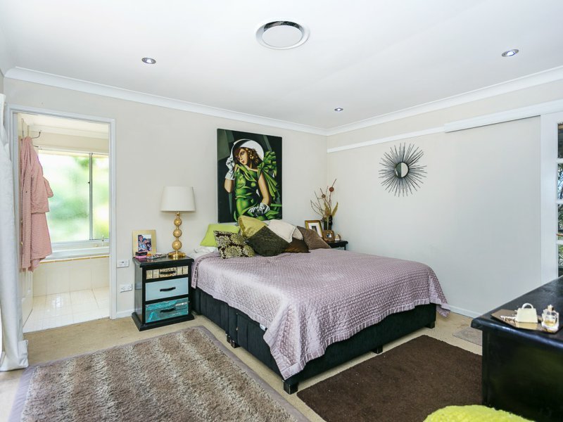 Photo - 28 Highbridge Rise, Mudgeeraba QLD 4213 - Image 8