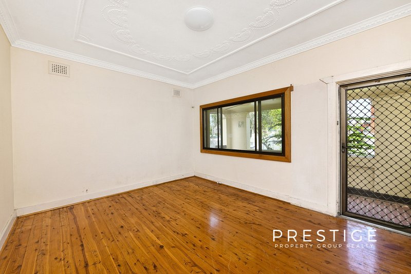 Photo - 28 Highclere Avenue, Banksia NSW 2216 - Image 6