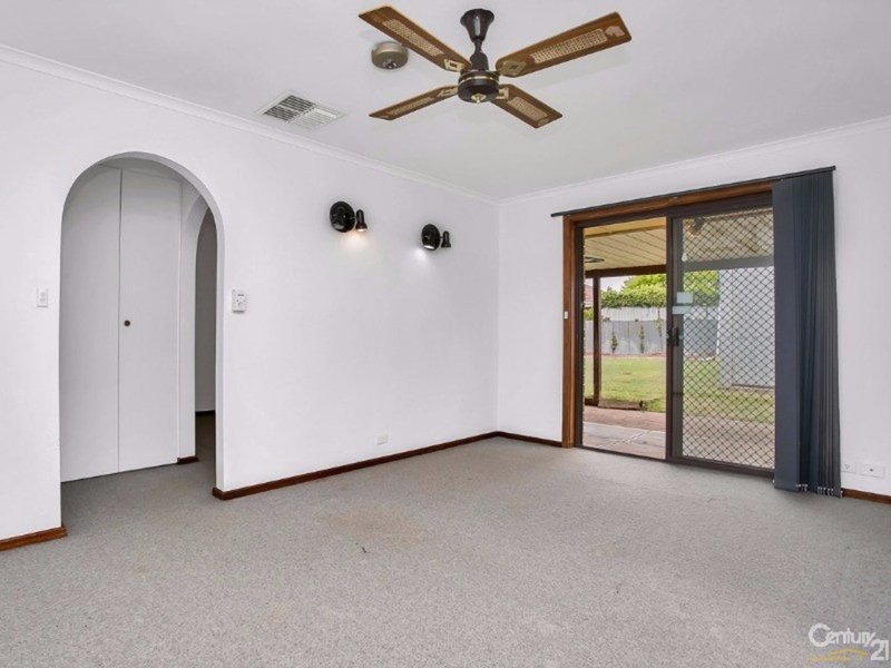 Photo - 28 Highwray Drive, Morphett Vale SA 5162 - Image 4