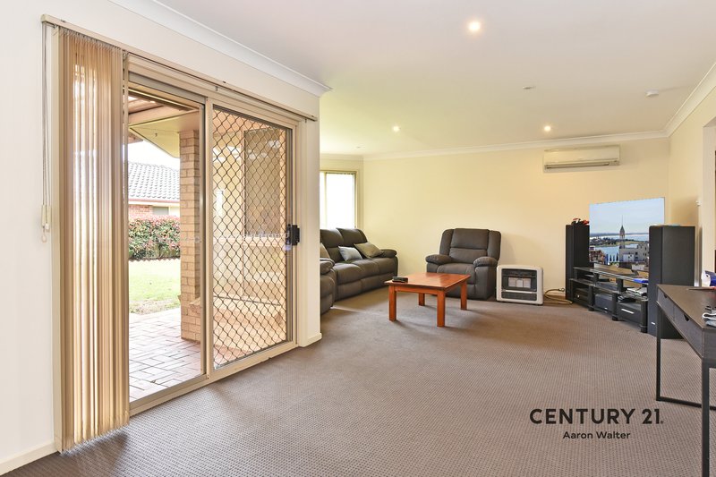 Photo - 28 Hilldale Drive, Cameron Park NSW 2285 - Image 4