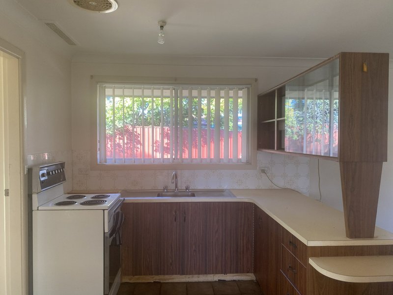 Photo - 2/8 Hinton Drive, Gunnedah NSW 2380 - Image 3