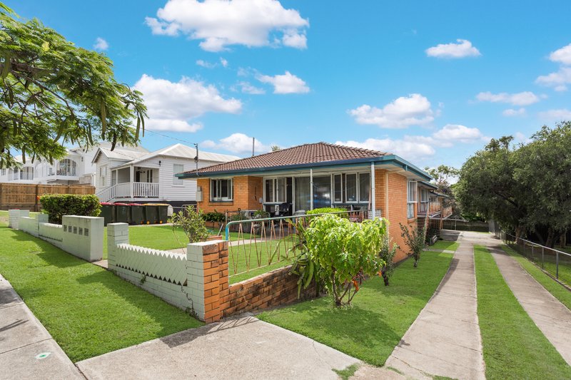 Photo - 28 Hipwood Avenue, Coorparoo QLD 4151 - Image 1