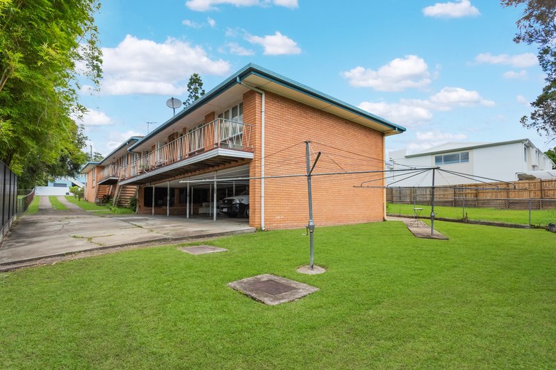 Photo - 28 Hipwood Avenue, Coorparoo QLD 4151 - Image 5