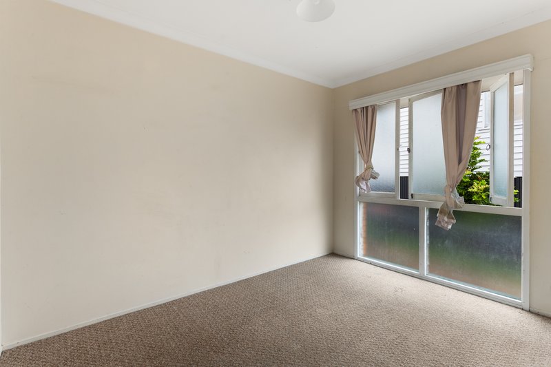 Photo - 28 Hipwood Avenue, Coorparoo QLD 4151 - Image 6