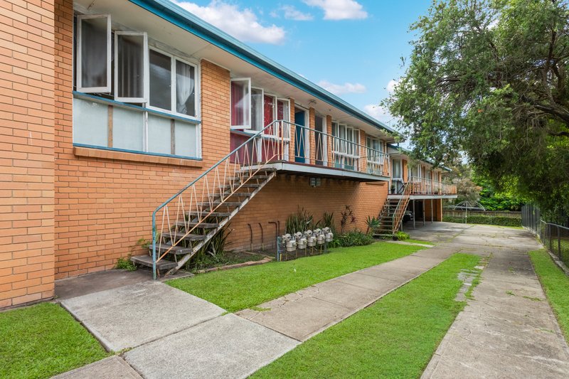 Photo - 28 Hipwood Avenue, Coorparoo QLD 4151 - Image 7