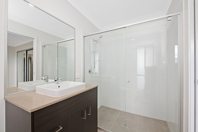 Photo - 2/8 Hobson Place, Boronia Heights QLD 4124 - Image 5